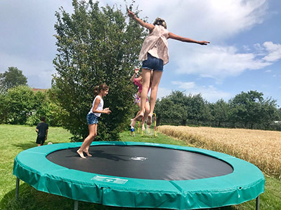 Auf dem Trampolin geht´s rund