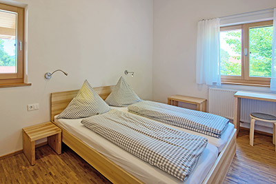 Schlafzimmer mit Doppelbett