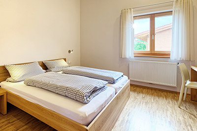 Schlafzimmer mit Doppelbett