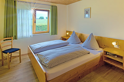 Schlafzimmer mit Doppelbett